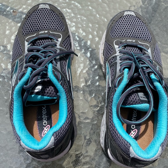 brooks addiction sneakers